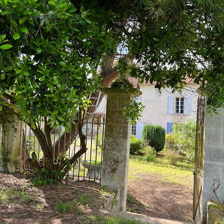Bed and Breakfast Le Loriot Champagne-et-Fontaine Екстер'єр фото