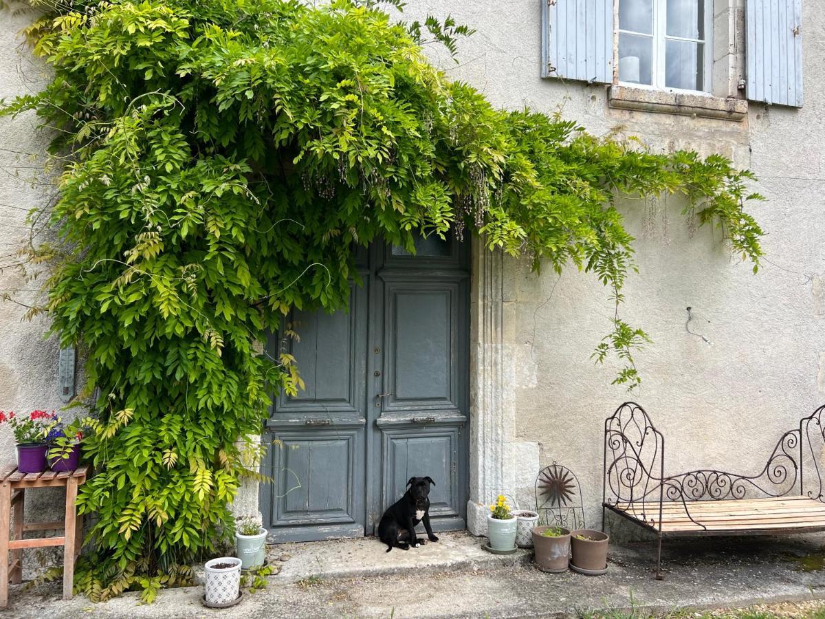 Bed and Breakfast Le Loriot Champagne-et-Fontaine Екстер'єр фото